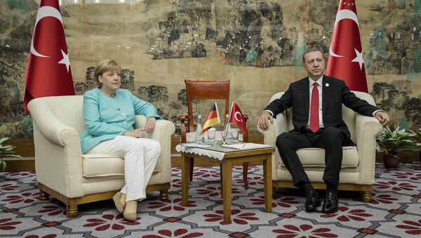 Angela Merkel, canciller alemana, y Recep Tayyip Erdogan, presidente de Turquía durante la reunión en el marco de la cumbre del G20 - Sputnik Mundo