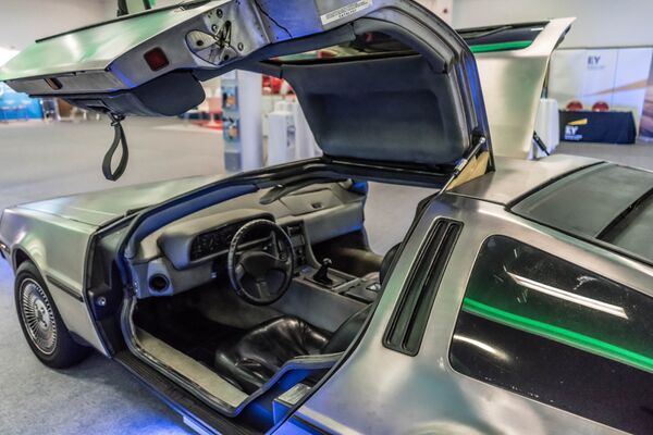 En 'Regreso al futuro', los protagonistas utilizan un Delorean para volver al pasado En 'Regreso al futuro', los protagonistas utilizan un Delorean para volver al pasado - Sputnik Mundo