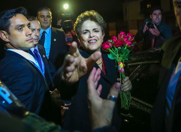 El 6 de septiembre la expresidenta de Brasil Dilma Rousseff, apartada del cargo por decisión del Senado, finalmente abandonó la residencia oficial del jefe de Estado en la capital del país, el Palacio de Alvorada. - Sputnik Mundo