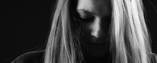 Una mujer triste (imagen referencial) Una mujer triste (imagen referencial) - Sputnik Mundo
