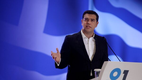 Greek Prime Minister Alexis Tsipras delivers a speech during the opening of the annual International Trade Fair of the city of Thessaloniki - Sputnik Mundo