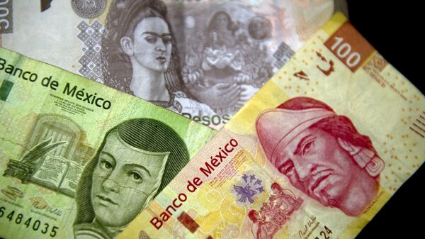 Picture of Mexican Peso notes of different denominations taken on December 27, 2011 in Mexico City - Sputnik Mundo