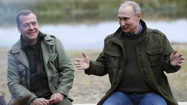 El presidente ruso, Vladímir Putin, y el primer ministro ruso, Dmitri Medvédev - Sputnik Mundo