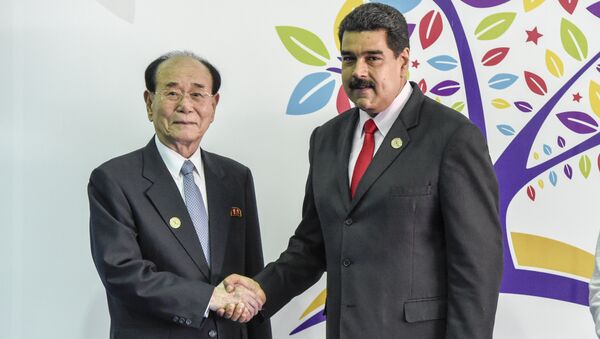 Kim Yong Nam greets Venezuelan President Nicolas Maduro - Sputnik Mundo