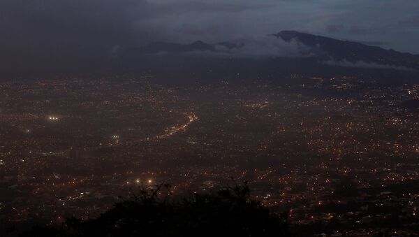 Lluvia de cenizas en San José, Costa Rica - Sputnik Mundo
