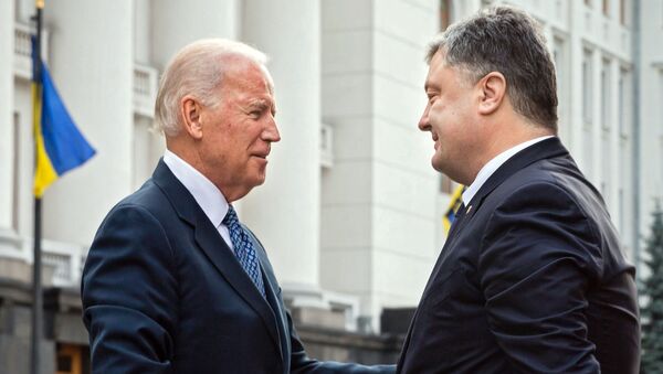 Joe Biden, vicepresidente de EEUU, y Petró Poroshenko, presidente de Ucrania - Sputnik Mundo