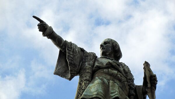 La estatua del conquistador Cristobal Colón en Barcelona - Sputnik Mundo