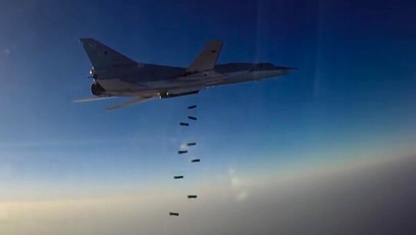 Ataque aéreo del Tu-22M3 contra los objetivos terroristas en Siria - Sputnik Mundo