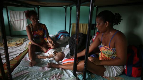 Los cubanos se preparan para la llegada del huracán Matthew - Sputnik Mundo