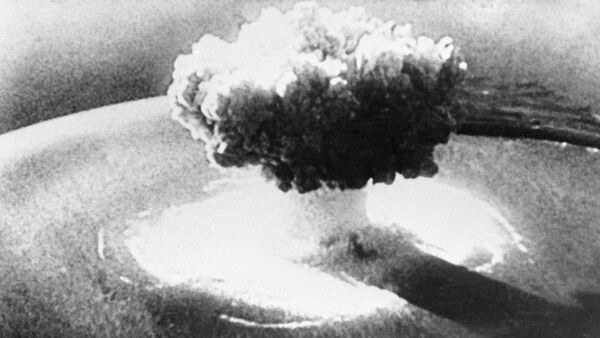 Explosión de una bomba nuclear (imagen referencial) - Sputnik Mundo