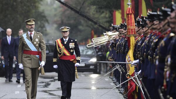 Rey de España Felipe VI durante el desfile del Día Nacional de España - Sputnik Mundo