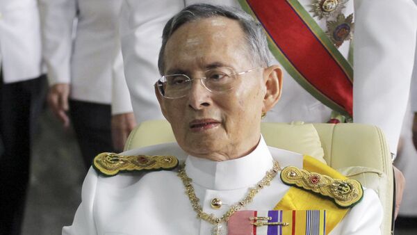 La Casa Real tailandesa confirma la muerte del rey Bhumibol Adulyadej - Sputnik Mundo