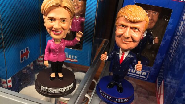 Las muñecas de Hillary Clinton y Donald Trump - Sputnik Mundo
