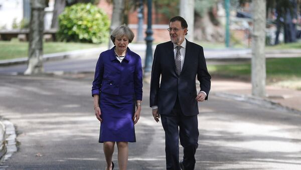 Theresa May, primera ministra del Reino Unido, y Mariano Rajoy, presidente de España (archivo) - Sputnik Mundo