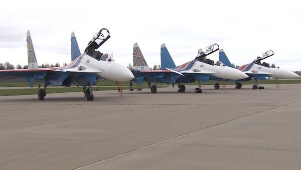 Los 'Caballeros rusos' conquistan los cielos a los mandos de los Su-30SM - Sputnik Mundo