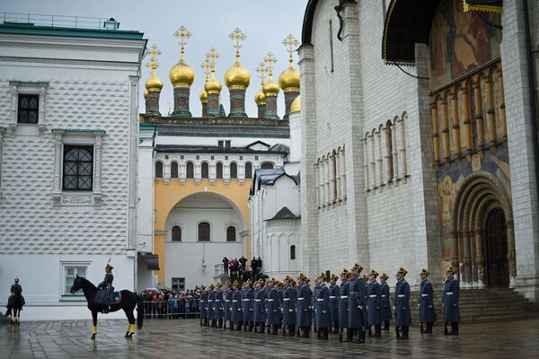 Última ceremonia de cambio de guardia del Regimiento Presidencial - Sputnik Mundo