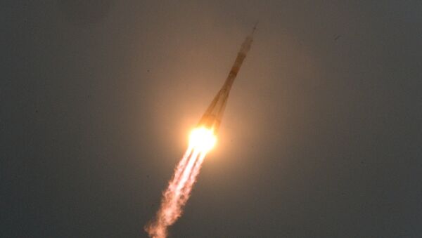 La nave espacial Soyuz MS-02 parte a la EEI - Sputnik Mundo