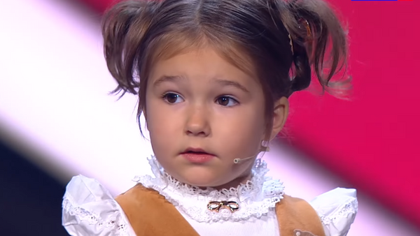 Bella Devyatkina durante su presentación en un programa de talentos de la televisión rusa - Sputnik Mundo