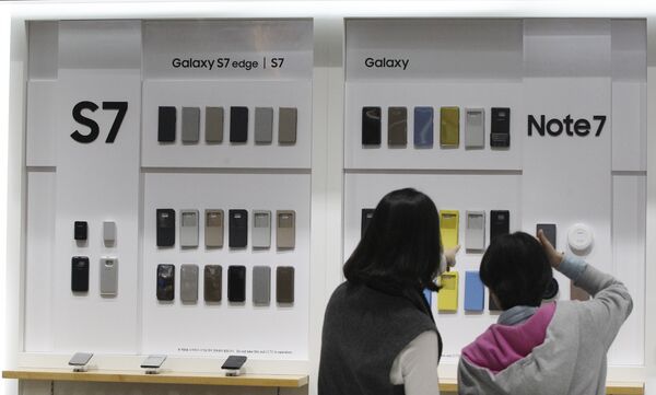 Venta de teléfonos insignias de Samsung Galalaxy S7 y Galaxy Note 7 en Corea del Sur Venta de teléfonos insignias de Samsung Galalaxy S7 y Galaxy Note 7 en Corea del Sur - Sputnik Mundo
