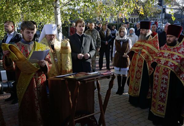 Natalia Poklónskaya acude a la apertura de una capilla en Crimea - Sputnik Mundo