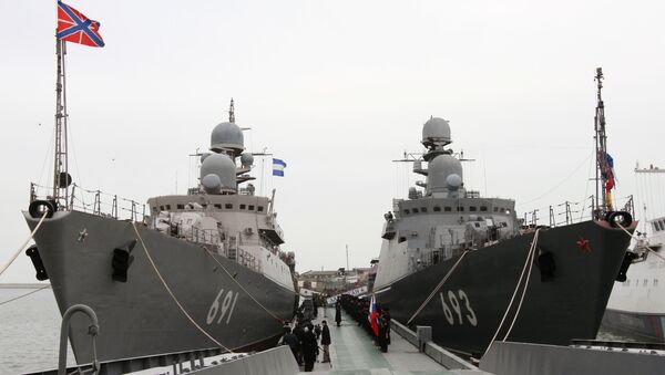 Los buques patrulleros Tatarstán (izda.) y Daguestán - Sputnik Mundo