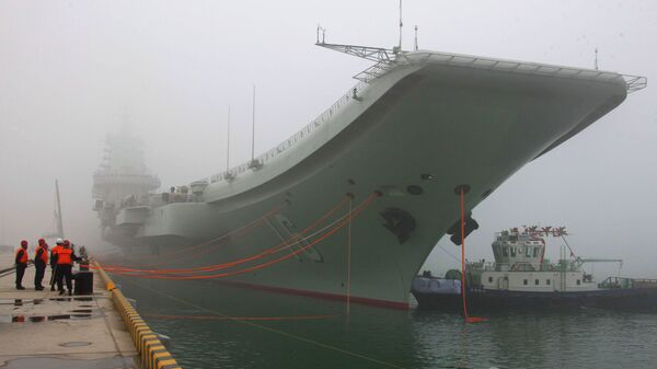 El primer portaviones chino Liaoning - Sputnik Mundo