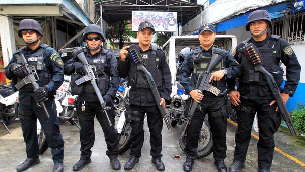 Miembros del equipo SWAT de la Policía Nacional de Filipinas - Sputnik Mundo