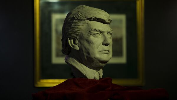 Una estatua de Donald Trump - Sputnik Mundo