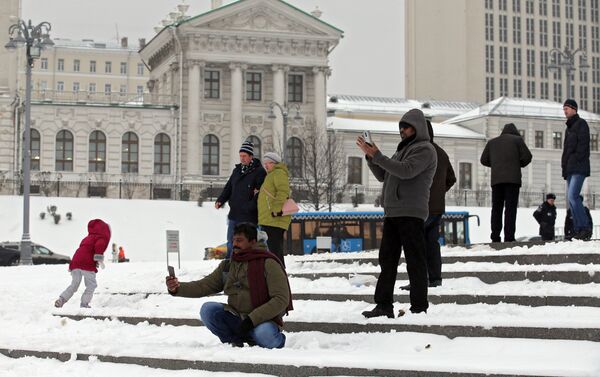 Turistas en la plaza del Manège, en Moscú - Sputnik Mundo
