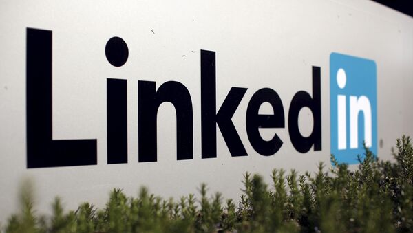 The logo for LinkedIn Corporation is shown in Mountain View, California, U.S. - Sputnik Mundo