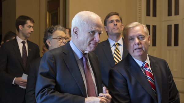 Senador John McCain y senador Lindsey Graham - Sputnik Mundo