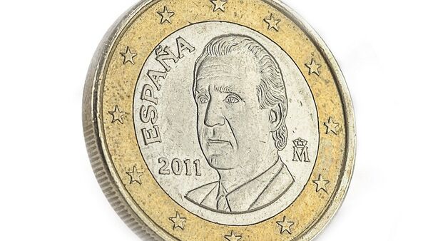 Una moneda de euro en España - Sputnik Mundo