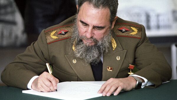 Fidel Castro durante su visita a Moscú en 1986 - Sputnik Mundo