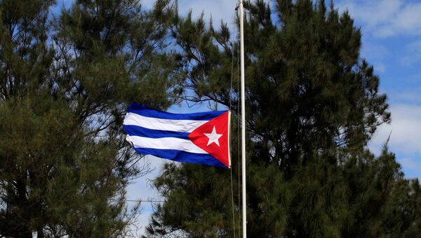 Bandera de Cuba a media asta por muerte de Fidel Castro - Sputnik Mundo