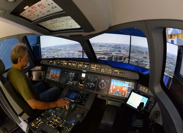 El sistema de adiestramiento para los futuros pilotos del avión MC-21 El sistema de adiestramiento para los futuros pilotos del avión MC-21 - Sputnik Mundo