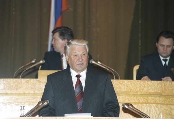 Б н ельцин подписал. Послание Ельцина Федеральному собранию 1994. Ельцин в 1994 году. Обращение Ельцина 1994.
