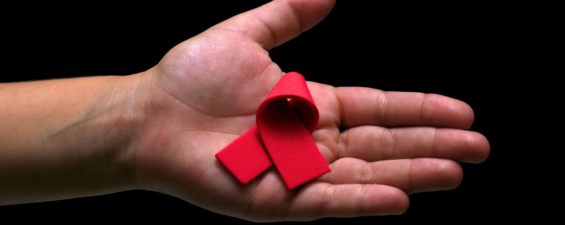 El lazo rojo, símbolo de la lucha contra el VIH y el SIDA  - Sputnik Mundo, 1920, 04.06.2021
