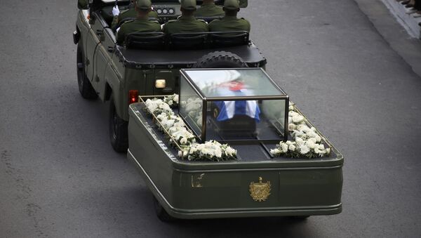 La caravana que traslada la urna con cenizas de Fidel Castro - Sputnik Mundo