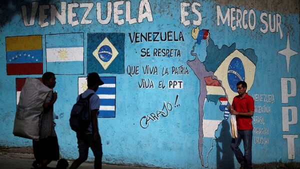 Pared con grafiti Venezuela es Mercosur - Sputnik Mundo