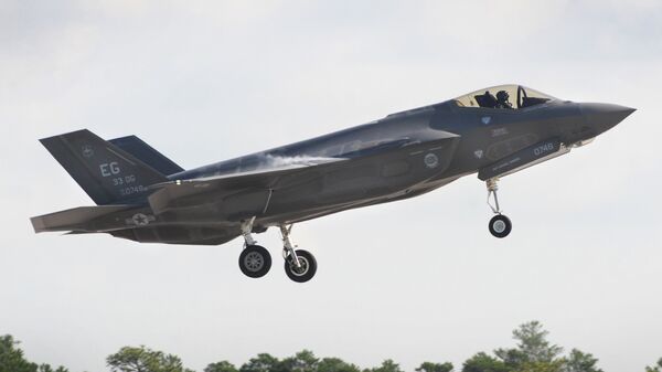 Un caza F-35 despegando de la base aérea de Eglin, Florida - Sputnik Mundo