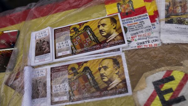 Los billetes de lotería con la imagen de Francisco Franco - Sputnik Mundo