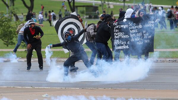 Manifestantes en Brasilia - Sputnik Mundo