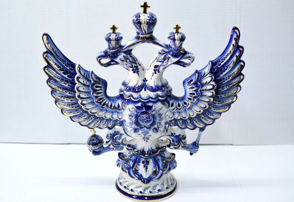 Así se produce la conocida cerámica rusa de Gzhel - Sputnik Mundo