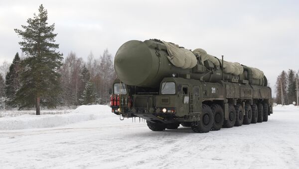 Yars MIRV-equipped ICBM, on its mobile Kamaz transporter - Sputnik Mundo