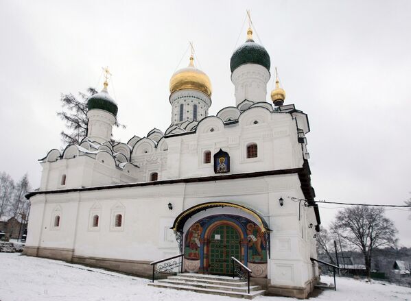 La iglesia de San Nicolás, en la hacienda de Nikolskoe-Uriúpino, a las afueras de Moscú. - Sputnik Mundo