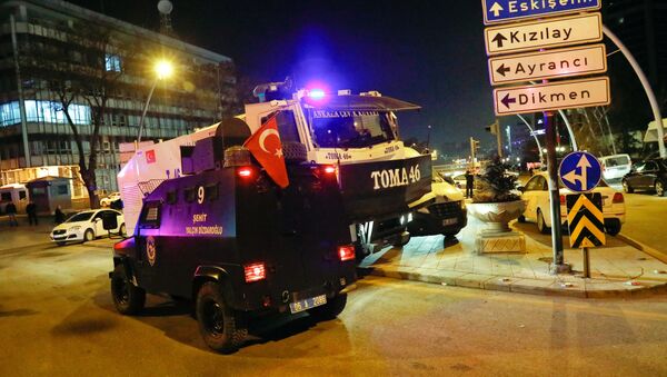 Полиция на месте нападения на российского посла в Турции Андрея Карлова у галереи в Анкаре - Sputnik Mundo