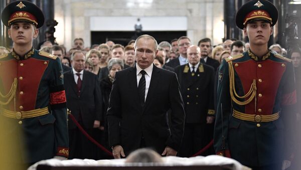 El presidente de Rusia, Vladímir Putin, asiste a los funerales de Andréi Kárlov, el embajador ruso asesinado en Ankara - Sputnik Mundo