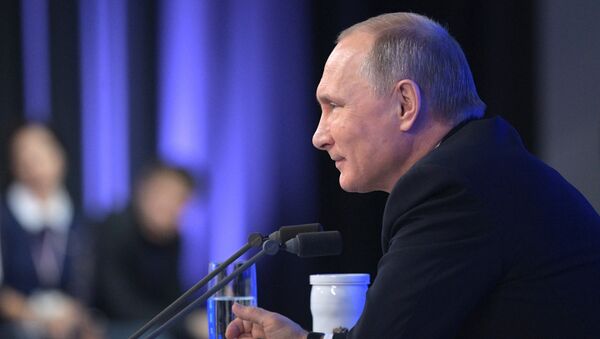 Двенадцатая ежегодная большая пресс-конференция президента РФ Владимира Путина - Sputnik Mundo