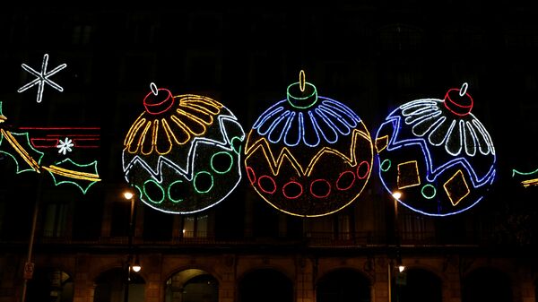 Decoraciones con luces como parte de las celebraciones de Navidad en la Ciudad de México - Sputnik Mundo