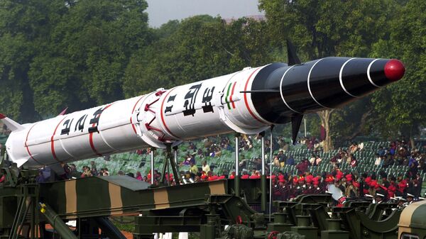 India's Agni II missile is seen in a rehearsal for the Republic Day Parade in New Delhi, India. - Sputnik Mundo